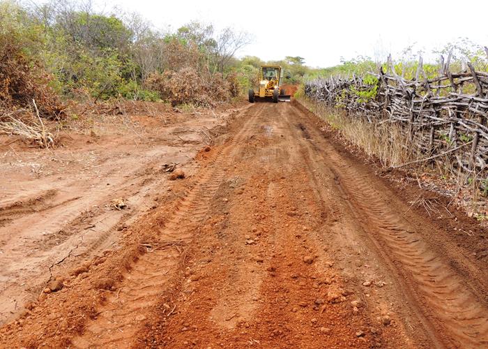 Município intensifica ações em estrada e esporte na zona rural  - Imagem 22