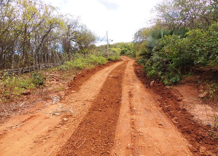 Município intensifica ações em estrada e esporte na zona rural  - Imagem 3