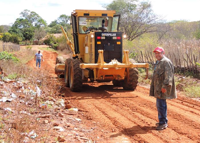 Município intensifica ações em estrada e esporte na zona rural  - Imagem 29