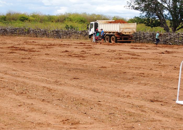 Município intensifica ações em estrada e esporte na zona rural  - Imagem 10