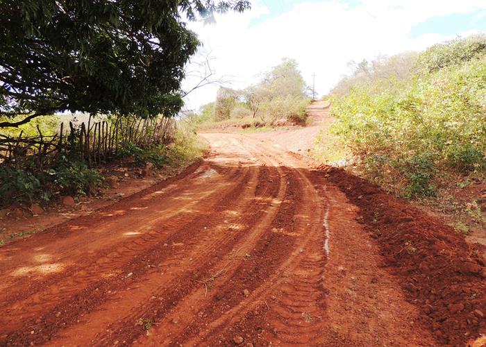 Município intensifica ações em estrada e esporte na zona rural  - Imagem 37