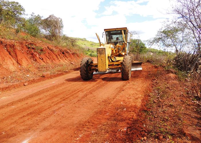 Município intensifica ações em estrada e esporte na zona rural  - Imagem 36