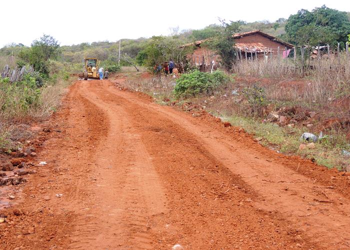 Município intensifica ações em estrada e esporte na zona rural  - Imagem 31