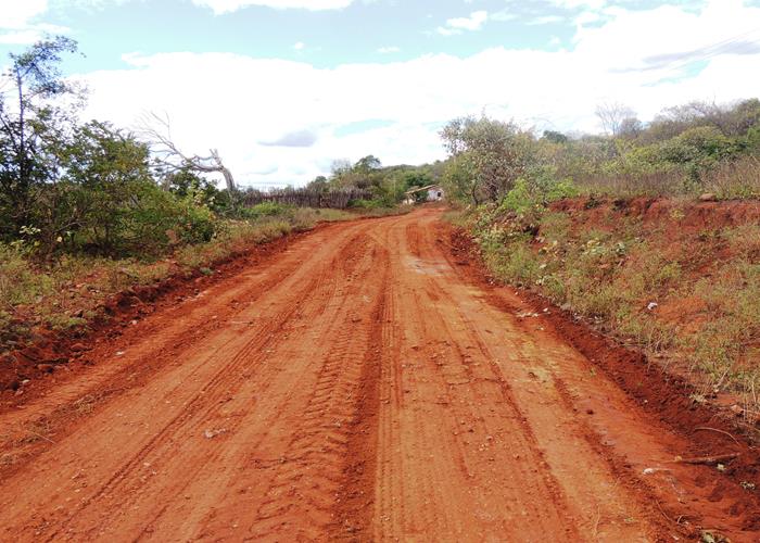 Município intensifica ações em estrada e esporte na zona rural  - Imagem 32