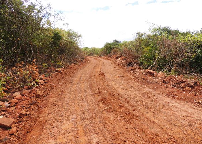 Município intensifica ações em estrada e esporte na zona rural  - Imagem 20