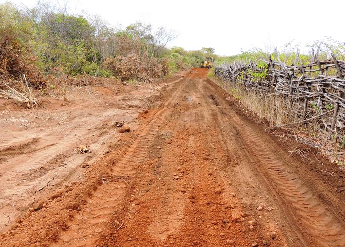 Município intensifica ações em estrada e esporte na zona rural  - Imagem 21