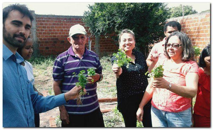Profissionais faz acompanhamento da Horta Terapêutica  - Imagem 7