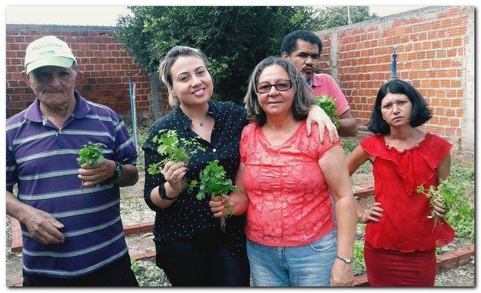 Profissionais faz acompanhamento da Horta Terapêutica  - Imagem 8
