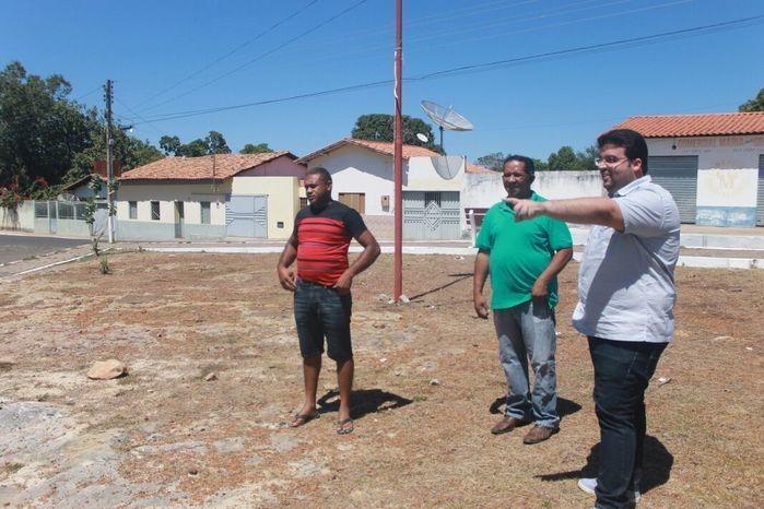 prefeito Reginaldo  Júnior faz vistoria nas praças que serão revitalizadas 