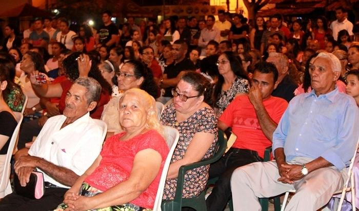 Igrejas evangélicas realizam em praça pública evento gospel  - Imagem 2