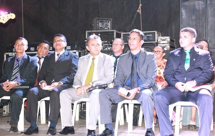 Igrejas evangélicas realizam em praça pública evento gospel  - Imagem 3