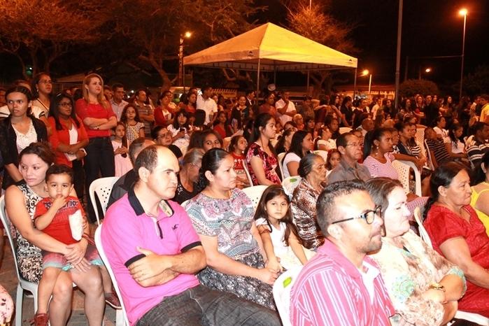 Igrejas evangélicas realizam em praça pública evento gospel  - Imagem 9