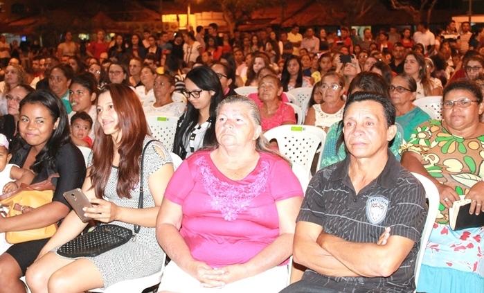 Igrejas evangélicas realizam em praça pública evento gospel  - Imagem 11