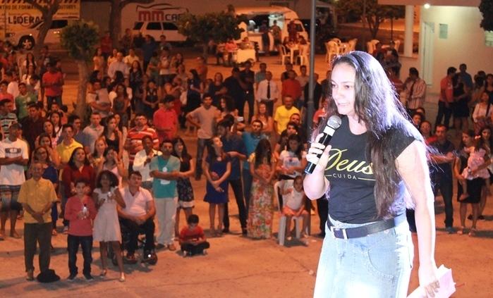 Igrejas evangélicas realizam em praça pública evento gospel  - Imagem 8