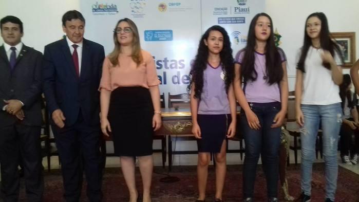 Medalhistas da U.E. Paulo Ferraz receberam premiação do Estado. - Imagem 8