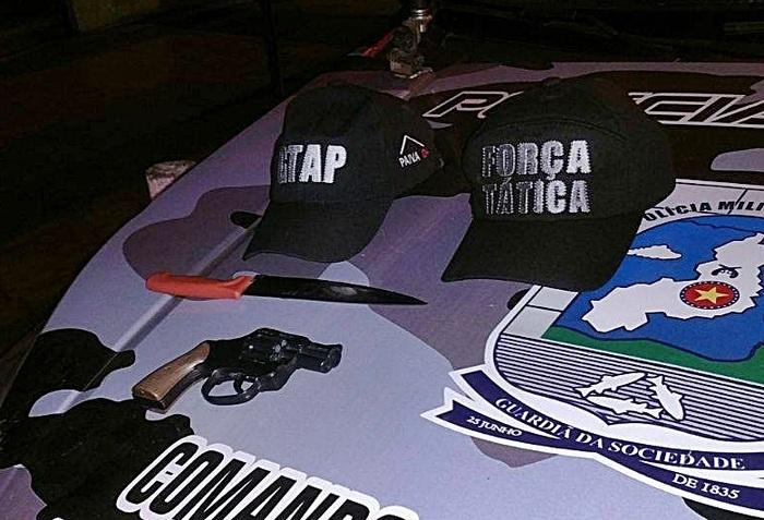 Material apreendido pela PM. 