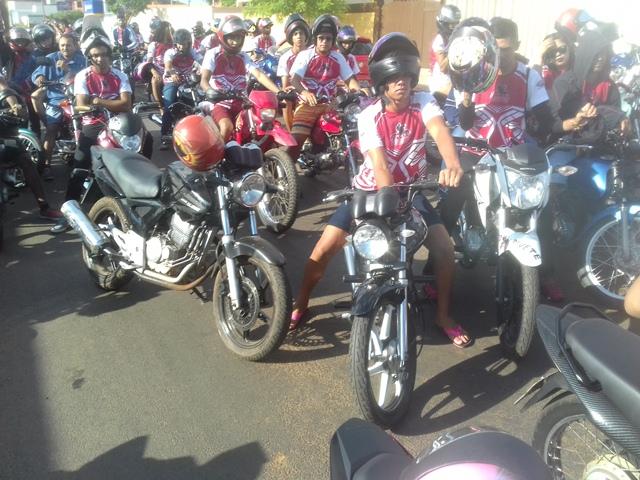 MILHARES DE MOTOCICLISTAS NAS RUAS DA CIDADE - Imagem 15