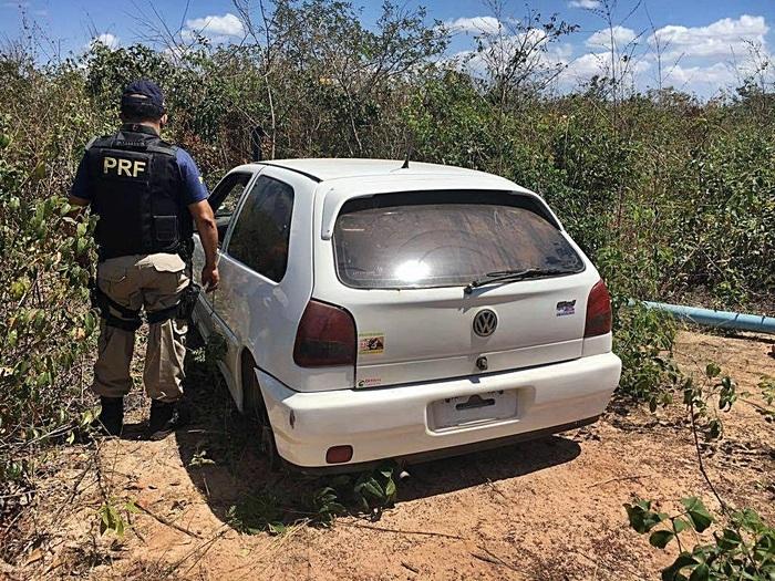 Carro encontrado abandonado.  (Crédito: PRF)