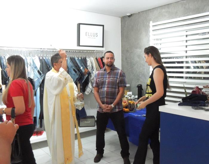 Inaugurada reforma e novo designer da loja Mãozinha Grifes e Marcas - Imagem 73