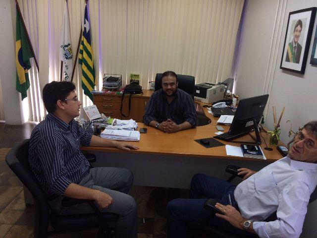 Prefeito Valmir Barbosa visita Secretaria de Meio Ambiente - Imagem 6