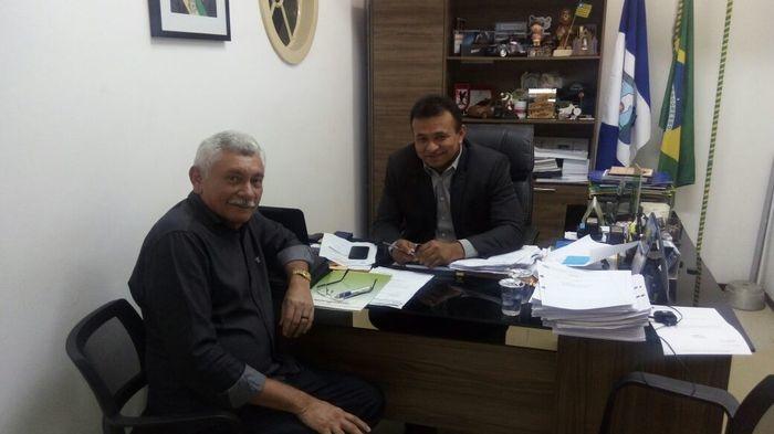 Prefeito Manoel Lázaro e Secretário Fábio Abreu (Crédito: ASCOM)