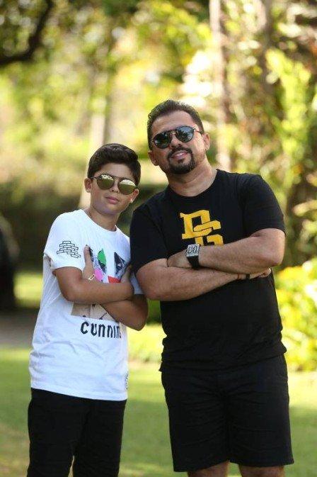 Xand Avião com o filho (Crédito: Divulgação)