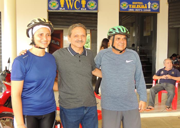 Fernanda Lemos (secret. educação) deputado Wilson Brandão e Dr. Raimundo Alves (prefeito de Piracuruca) (Crédito: Edinardo Pinto )