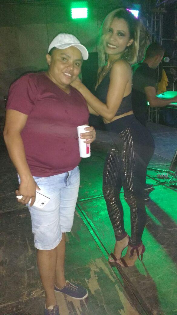 Laiane Lima e a vocalista Selma (Crédito: Aristeu Carvalho)