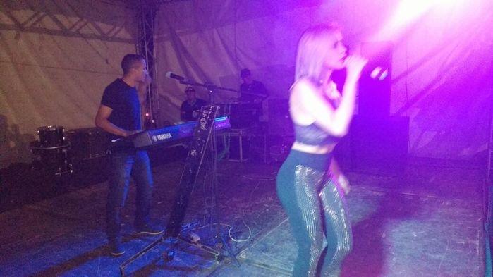 Selma vocalista do Forró Charmoso (Crédito: Aristeu Carvalho)