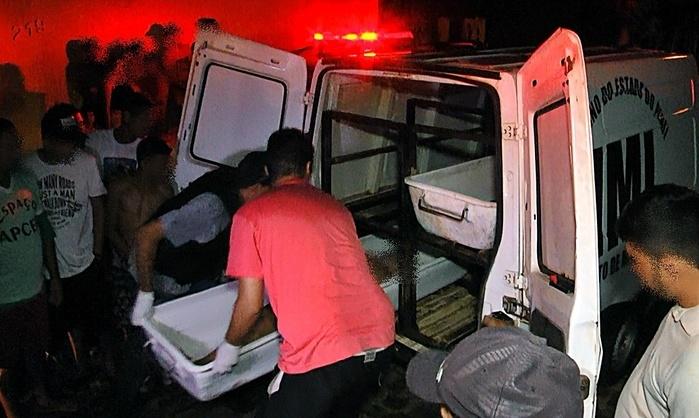 O corpo foi removido pelo IML.  (Crédito: Kairo Amaral)