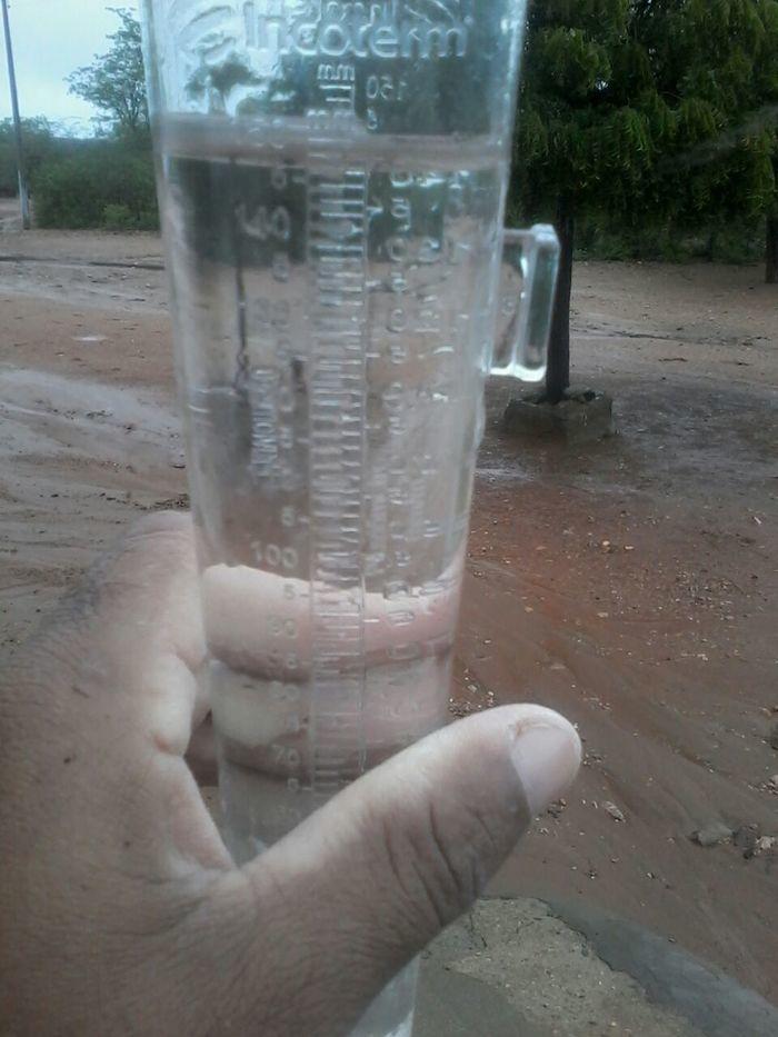 Pluviômetro na itans marca 149mm (Crédito: Internet)