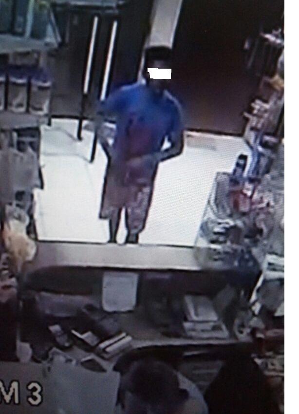 Assaltante anunciando assalto (Crédito: Reprodução )