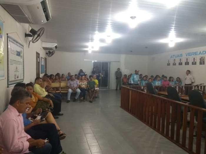 População compareceu em grande numero na solenidade (Crédito: Valéria Farias)