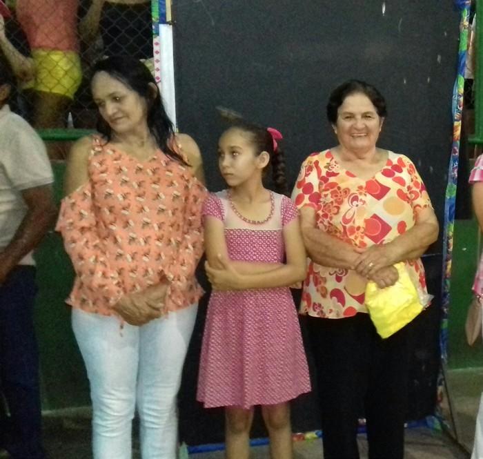 À diretita Dona Zeza (mãe do prefeito)