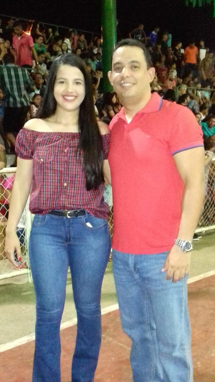 Secretário de finanças, Ricardo Melo e Dra. Thalissandra Thamires (namorada) prestigiando evento da cidade