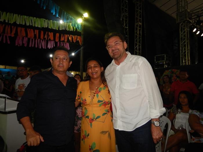 Na foto com a vereadora Erislene Monteiro e o secretário municipal de infra estrutura Evandro Mendes