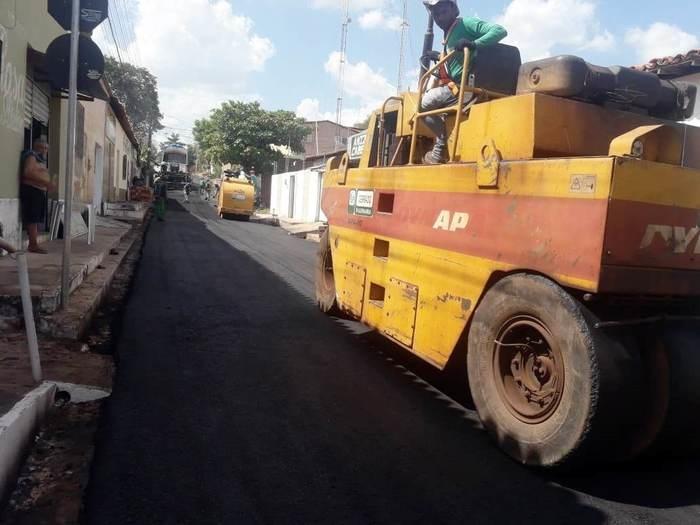 Ruas recebem obras de pavimentação asfáltica  - Imagem 1