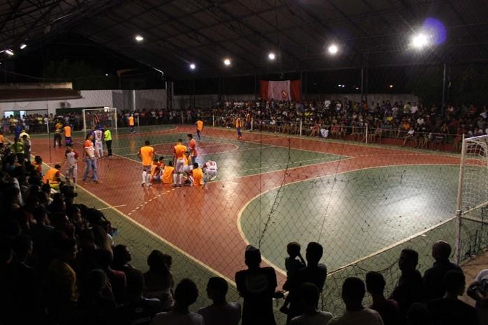 Multidão que compareceu ao Ginásio (Crédito: Mikelson Deivid)