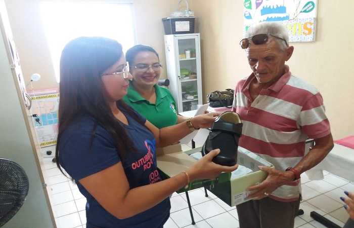Prefeitura de Pedro II entrega calçados ortopédicos para pacientes de UBS - Imagem 2