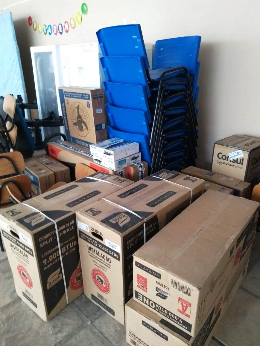 Prefeitura compra móveis, equipamentos, eletrônicos e material didático para todo setor social  - Imagem 3