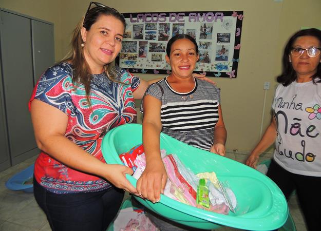 Programa “Laços de Amor” realiza entrega de enxovais a gestantes de Pedro II - Imagem 8