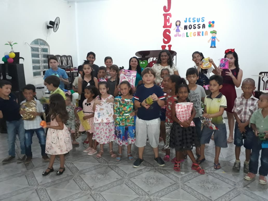 Primeira Igreja Batista de Santo Inácio realiza entrega de brinquedos no dia da criança  - Imagem 13