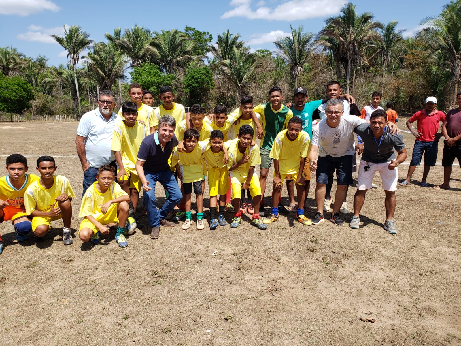Prefeito João Luiz passa o feriado entregando serviços e participando de eventos  - Imagem 1