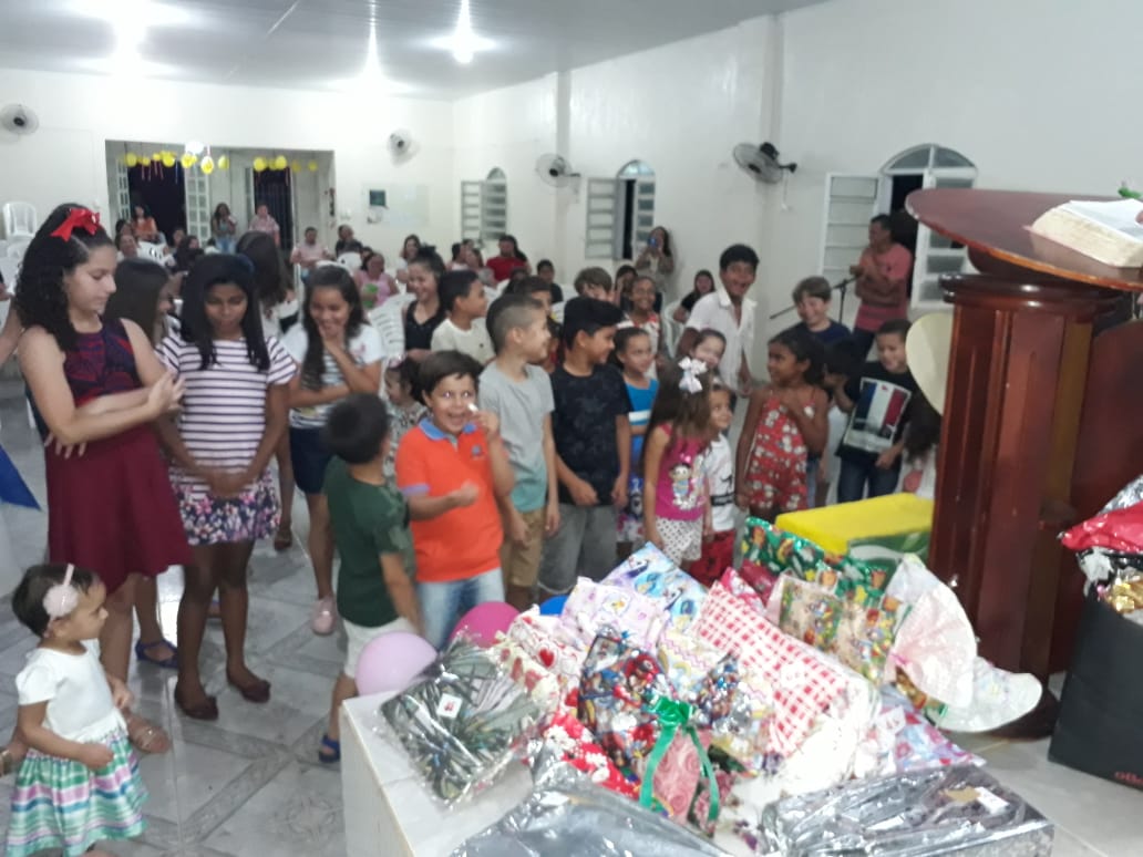 Primeira Igreja Batista de Santo Inácio realiza entrega de brinquedos no dia da criança  - Imagem 1
