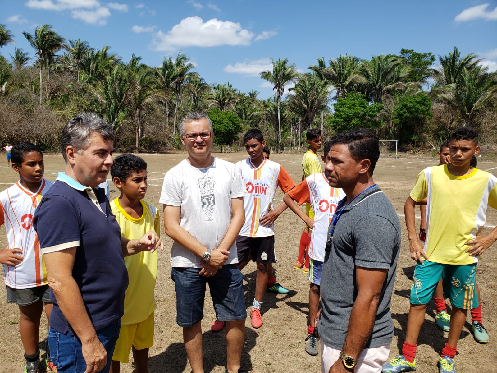 Prefeito João Luiz passa o feriado entregando serviços e participando de eventos  - Imagem 5