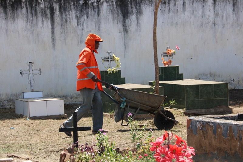 Prefeitura de Água Branca realiza manutenção de cemitérios - Imagem 1