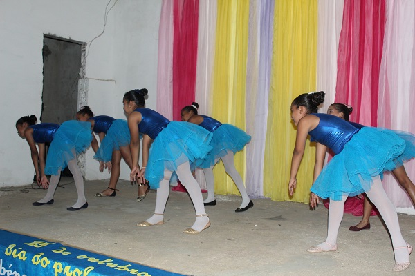 Professores são homenageados durante caminhada em Santo Inácio  - Imagem 24