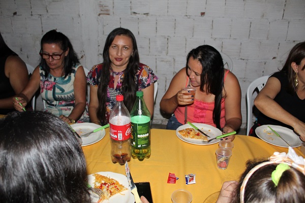 Professores são homenageados durante caminhada em Santo Inácio  - Imagem 59
