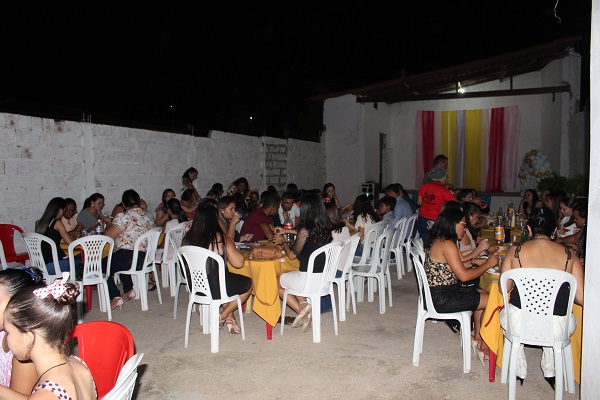 Professores são homenageados durante caminhada em Santo Inácio  - Imagem 62