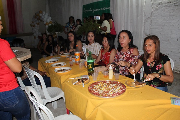 Professores são homenageados durante caminhada em Santo Inácio  - Imagem 50